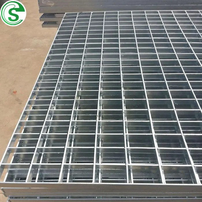 Hot Dip Galvanized Steel Grating Walkway Outdoor Drain Grate Banded Steel Driveway Grid Grating Steel bar Grating