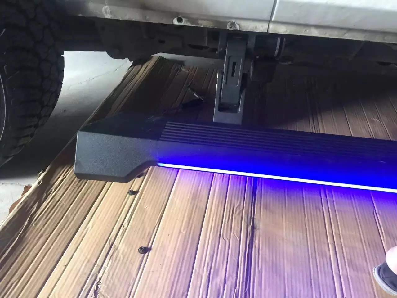 ジープ・ラングラーJK用LEDライト付き自動電動サイドステップ電動