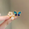 Anillo mariposa de la suerte con apertura ajustable.