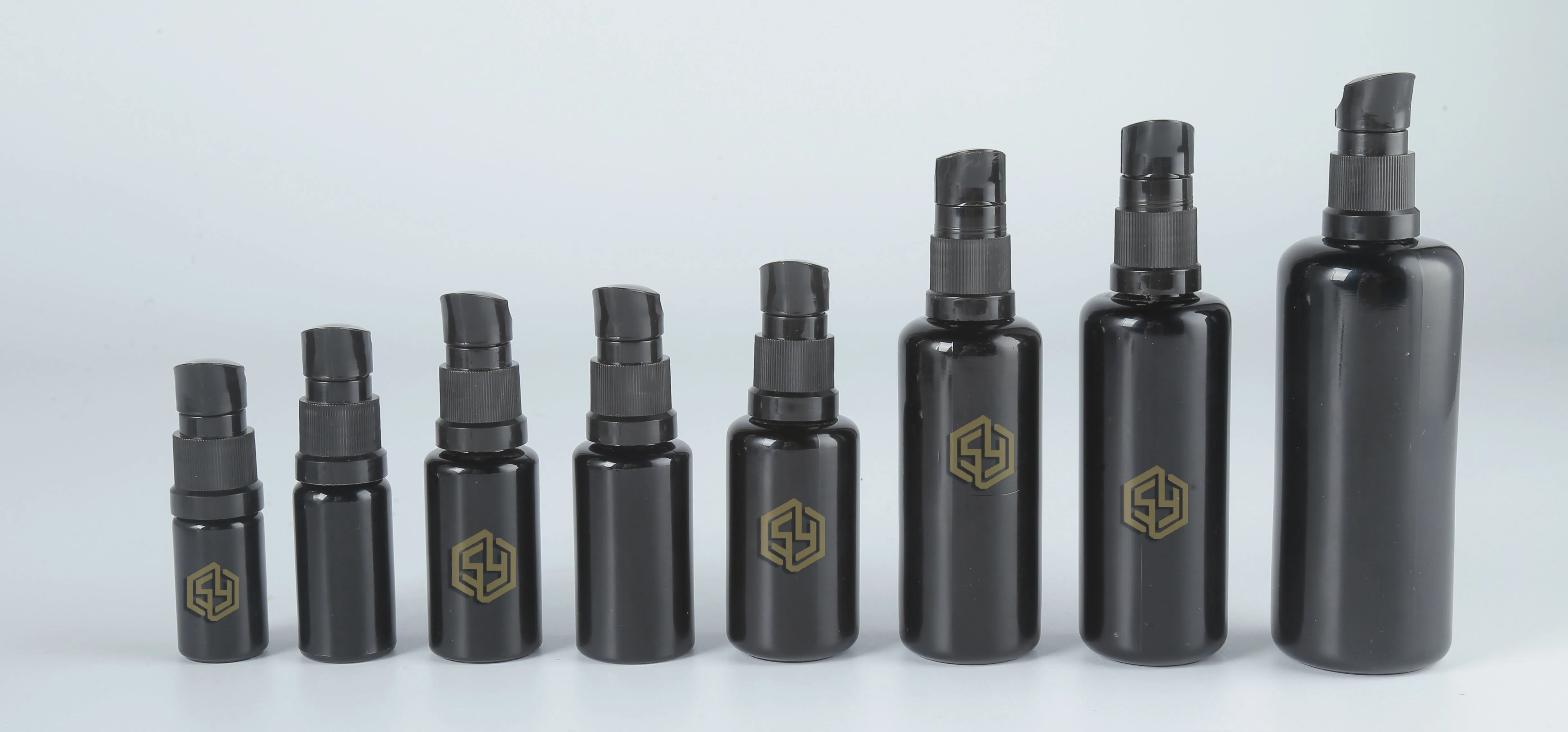 Black glass bottle (1)
