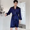 Uomini Blu Scuro