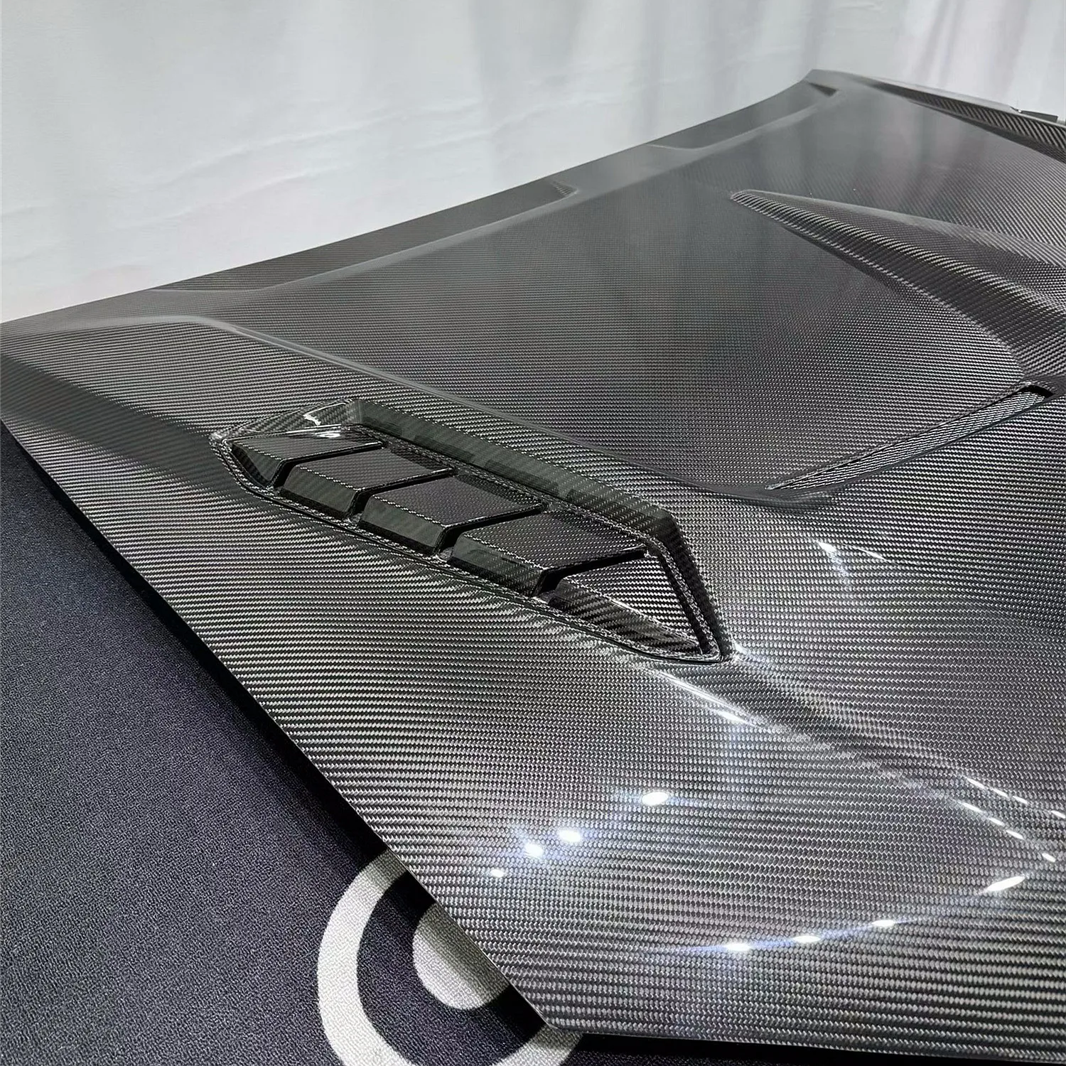 Capa de Capô do Motor para Lamborghini Urus foto 3