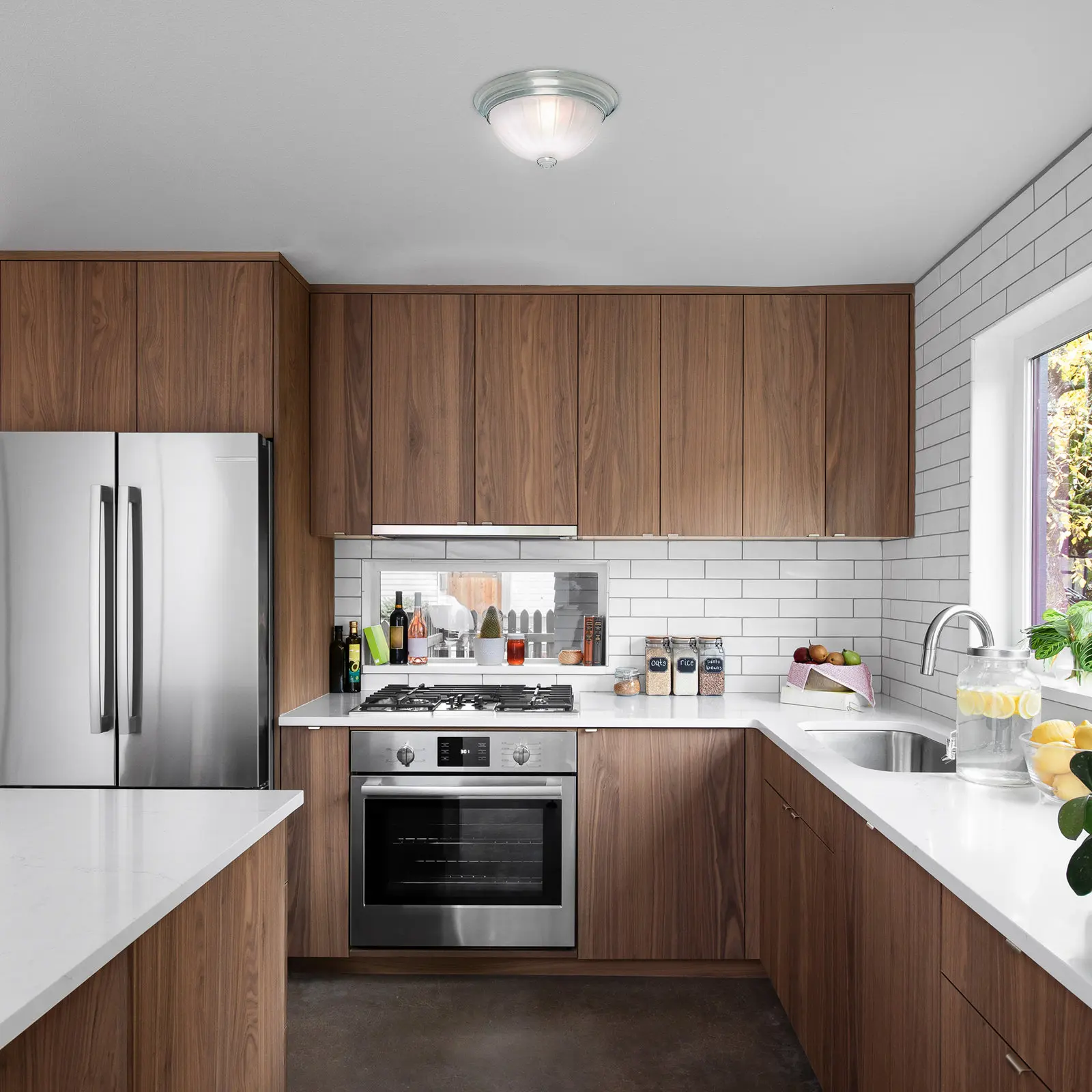 Vermonhouzz European Modern Design Style Custom Luxury Light Brown Cupboards Kitchen Cabinets and Glass Showcase