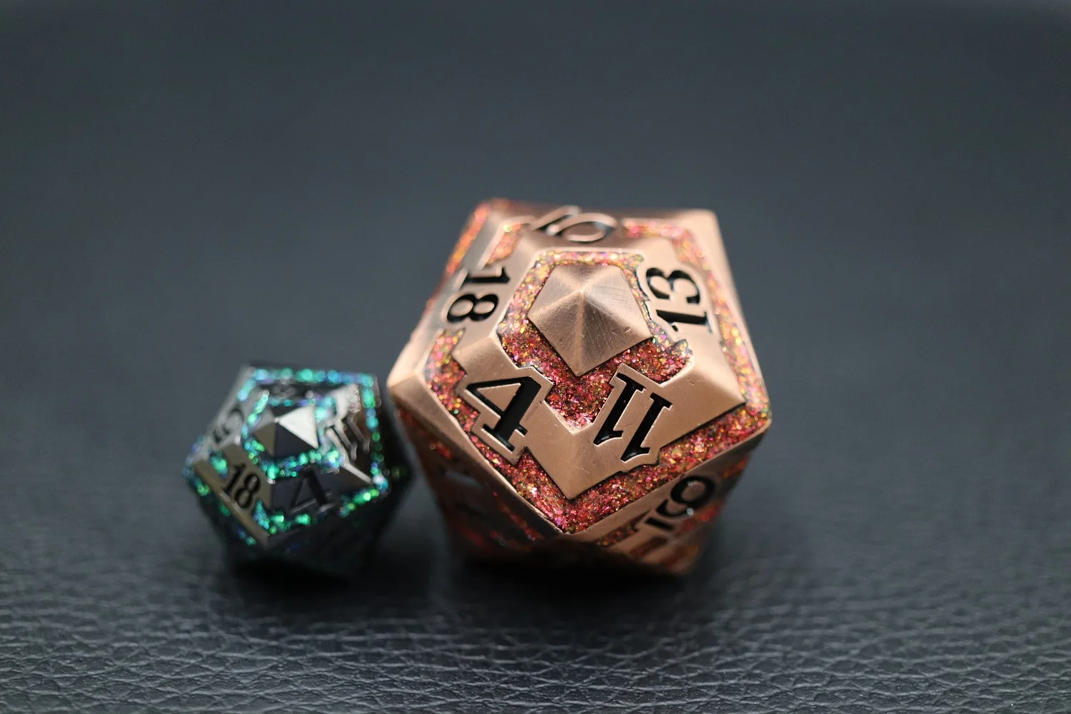 Oversize Stripe Metal 33mm D20 Zinc Alloy Polyhedral Dice for DND Games Different Colored Oversize Stripe Metal 33mm D20 details