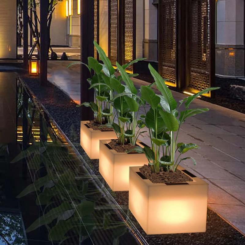 Large Size Outdoor LED Illuminated Garden Flower Pot Planter with Solar  Charging Battery Operated for Home Use