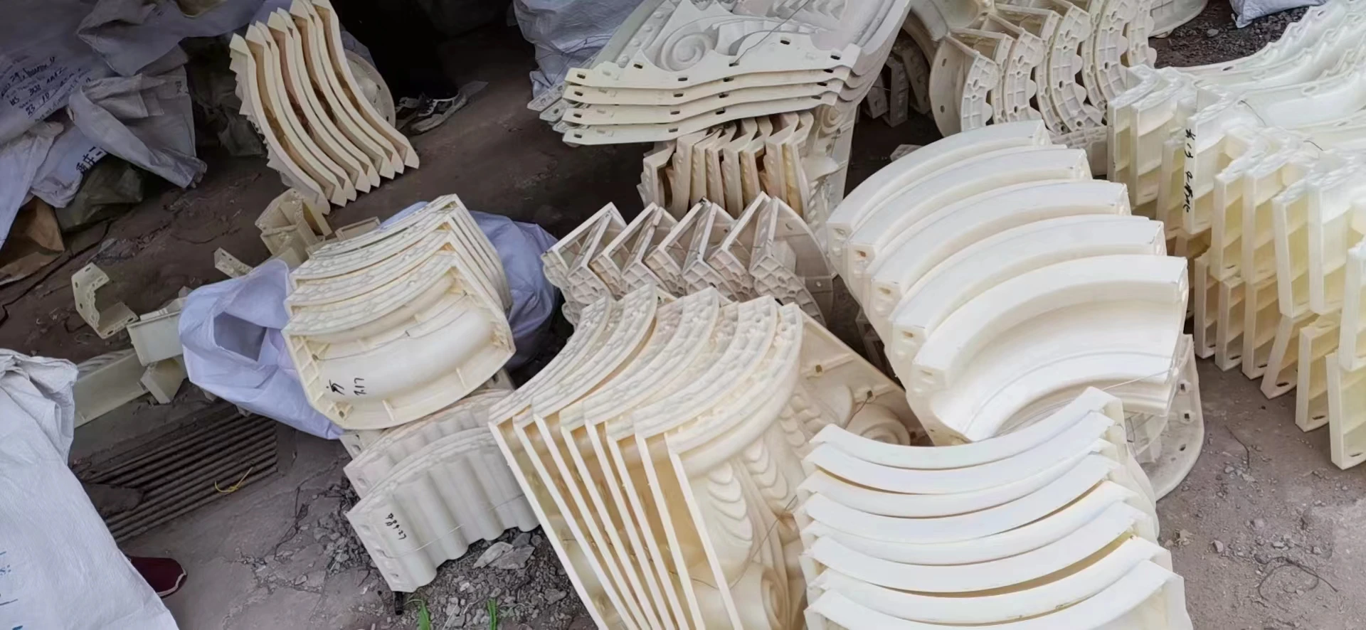 Concrete Spiral Roman Column Forms Head of Gate Pillars Design of Column Mold for Sale Mouldings Pillars House Pillars Designs