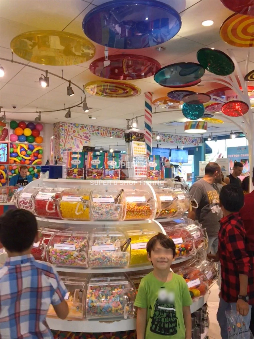 Custom Candy Gondola Showcase Sugar Sweet Candy Display Stand Furniture Lolly Candy Shop Interior Design Supplier