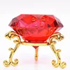 Soporte rojo y dorado