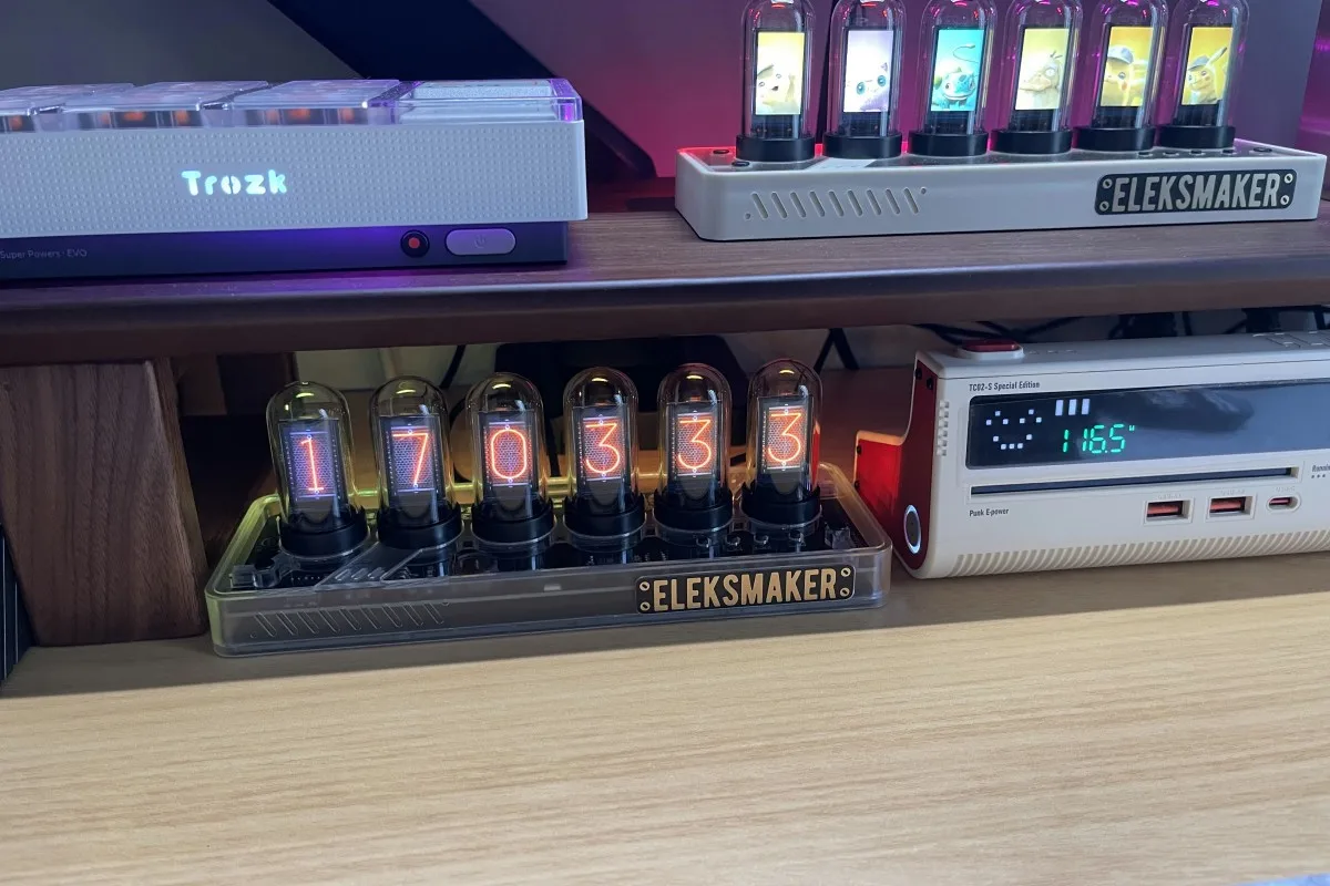 BETTER Eleksmaker Desktop Decorative Clock - Color Changing IPS Display ...