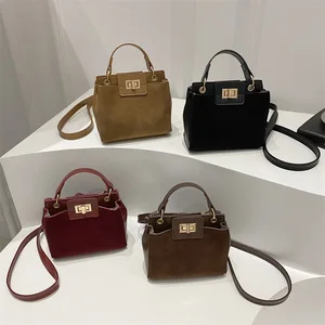 High-End Elegant Classic Messenger Handbag With Trendy Letter Best for Women's Daily Commuting