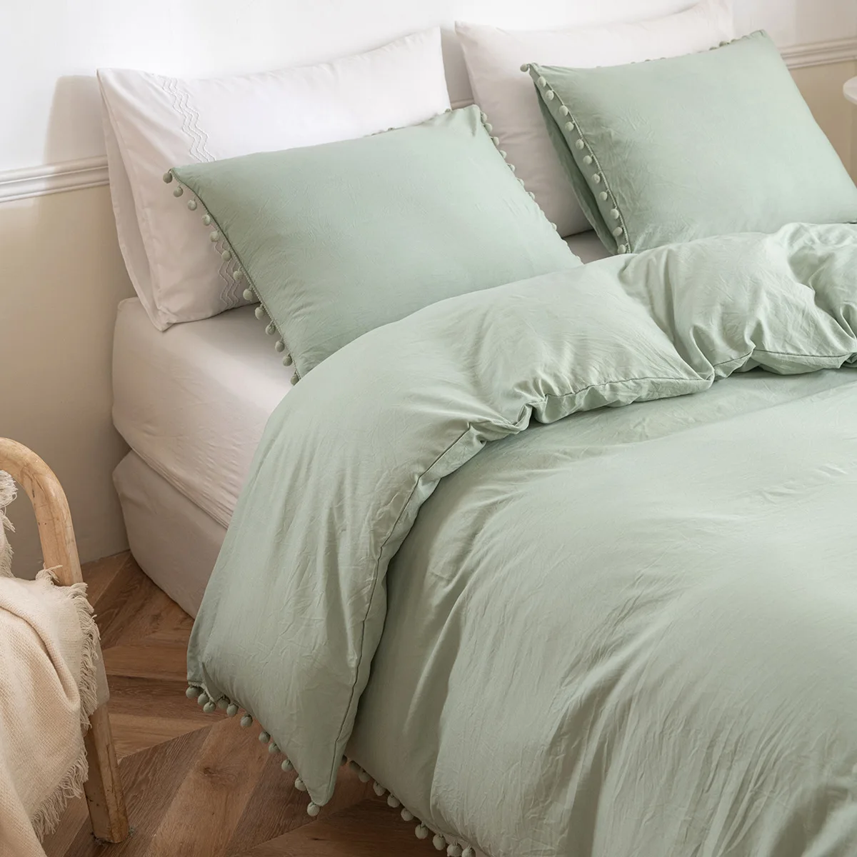 Polyester Microfiber Solid Color With Cute Pompom Bedding Comforter Sets