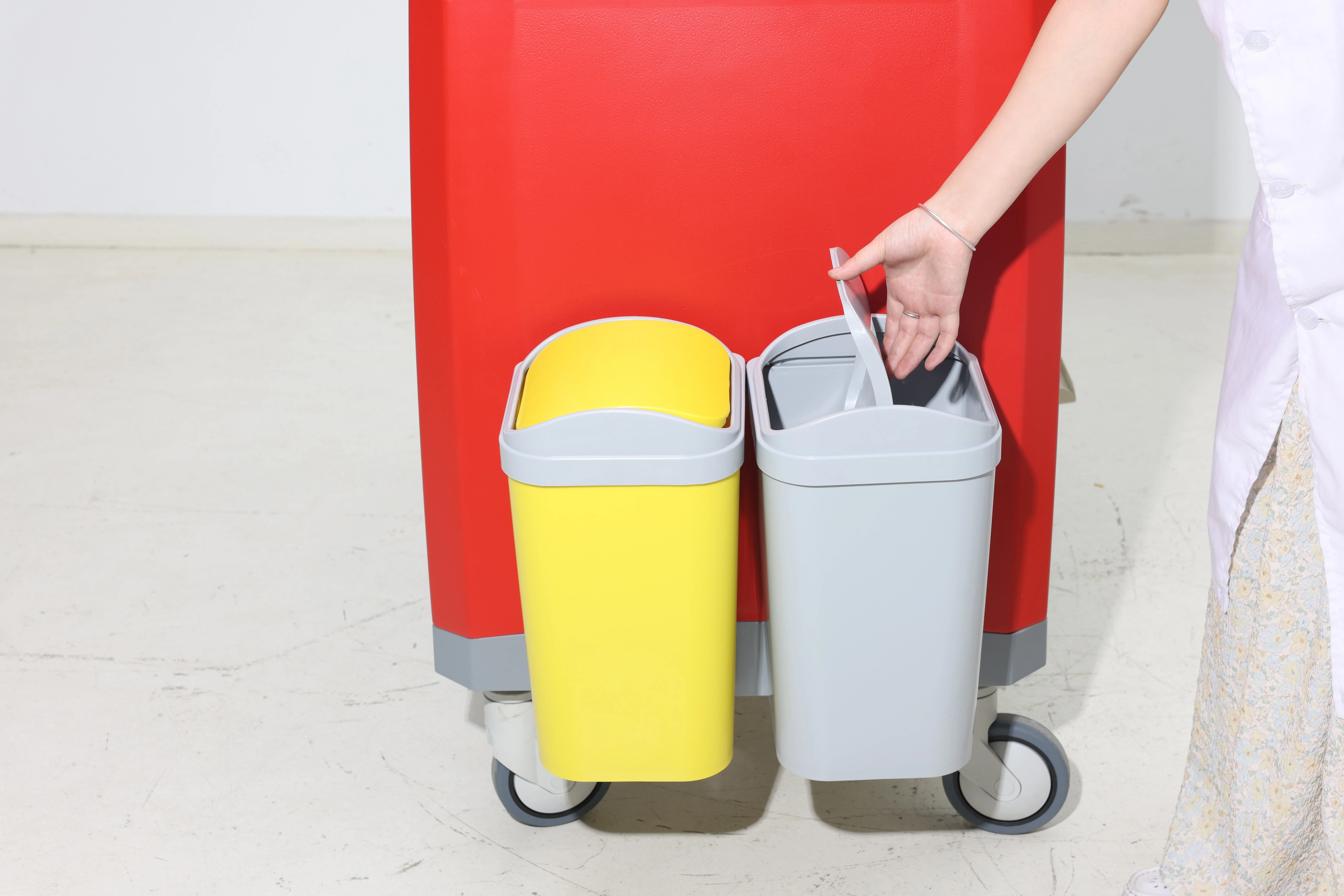Compact Modern Aviation Medical Cart Hospital Use Secure Drawer Locks Fold-Up Waste Units ABS Material 4 Castors Power Grid 2