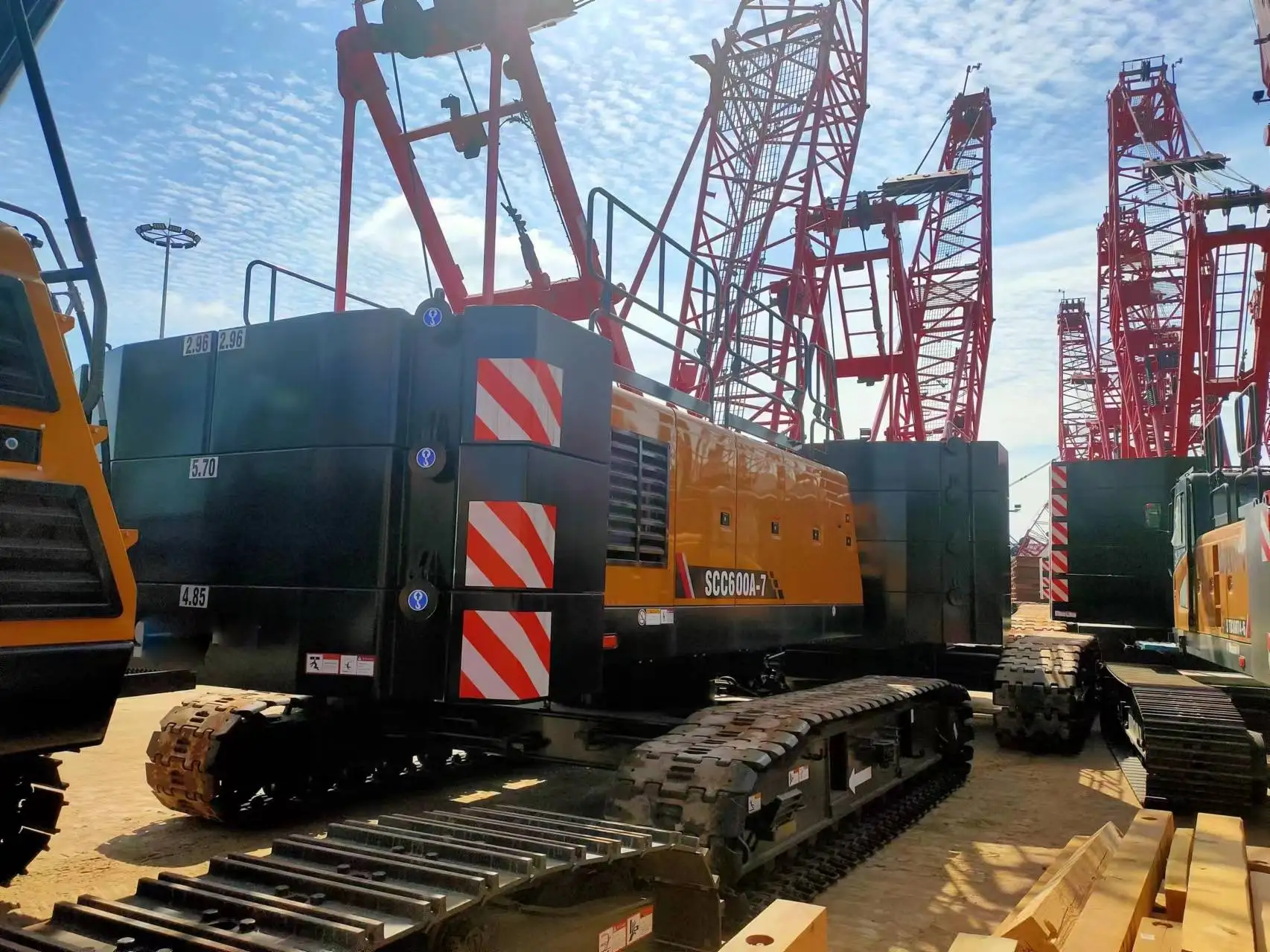 Китайский бренд 60t гидравлический гусеничный кран SCC600A-8 гусеничный кран с стрелой 52 м