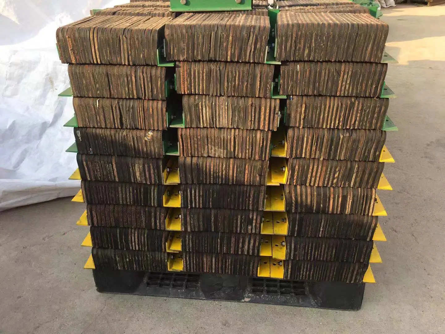 Durable Rubber Ideal Warehouse  Laminated Dock Bumper for Wall Protection factory