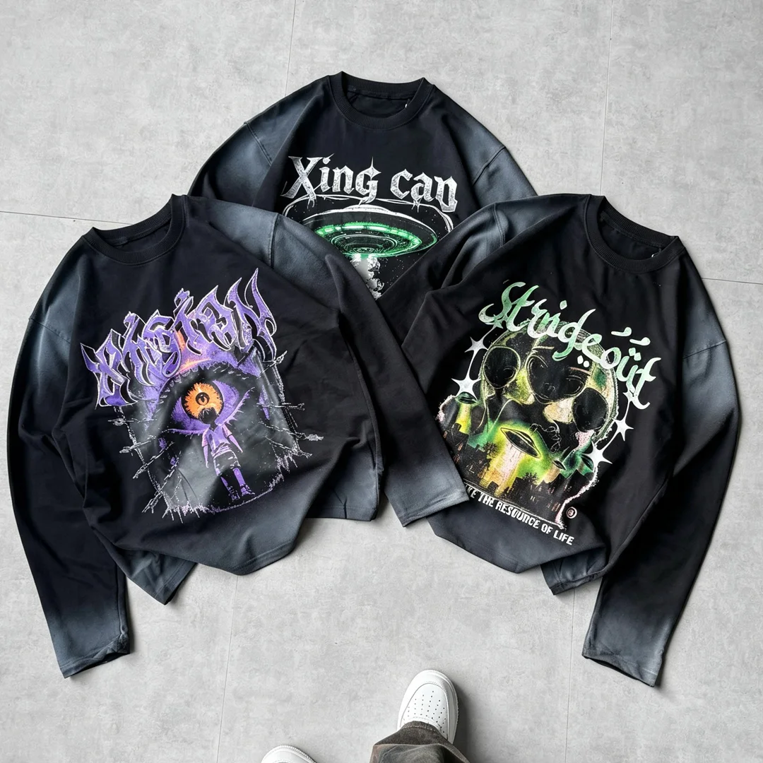Bezpośrednia sprzedaż z fabryki – koszulka z długim rękawem w gradacjach barwnych, styl vintage z nadrukiem przedstawiającym obcego, ciemna odzież streetwear o przesadnie rozluźnionym krój, możliwość zamówienia niestandardowego wyrobu