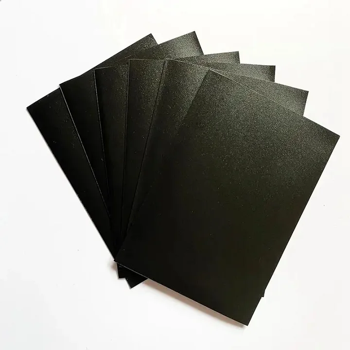 card sleeves 66x91 Gamegenic : Prime Sleeves (66x91 mm) - Black PRECISE DESIGN Sleeved up a legendary card!