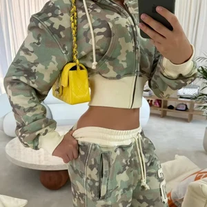 Custom Embroidery Logo Crew Neck Sweatpants and Cropped Top High Waist Hoodie Set 2 Piece Jogger Women's Sweat Suits Hoodie Set