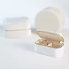 สีขาว