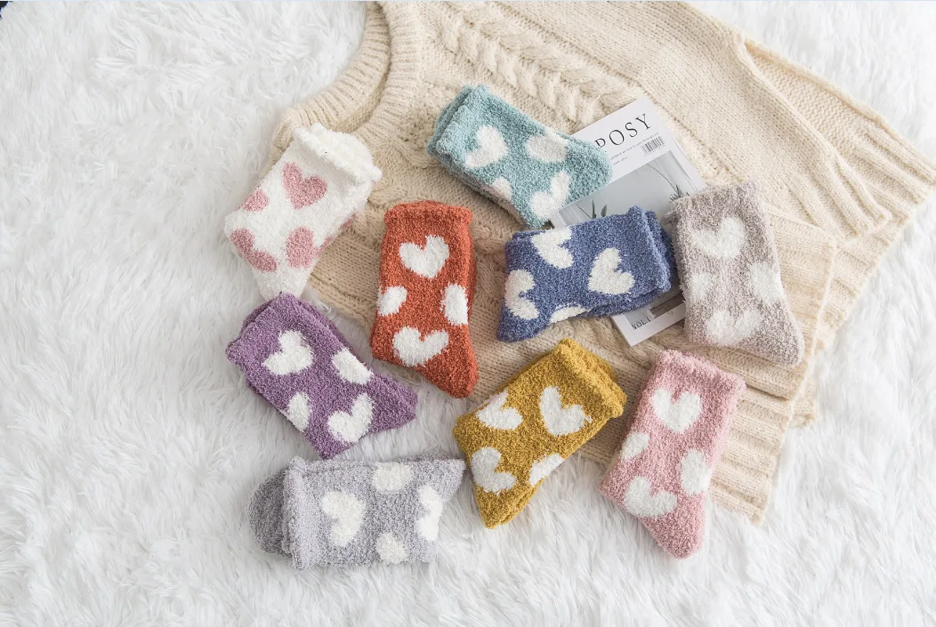 Оптовая продажа корейский производитель теплые милые розовые женские носки в форме сердца для Дня Святого Валентина пушистые