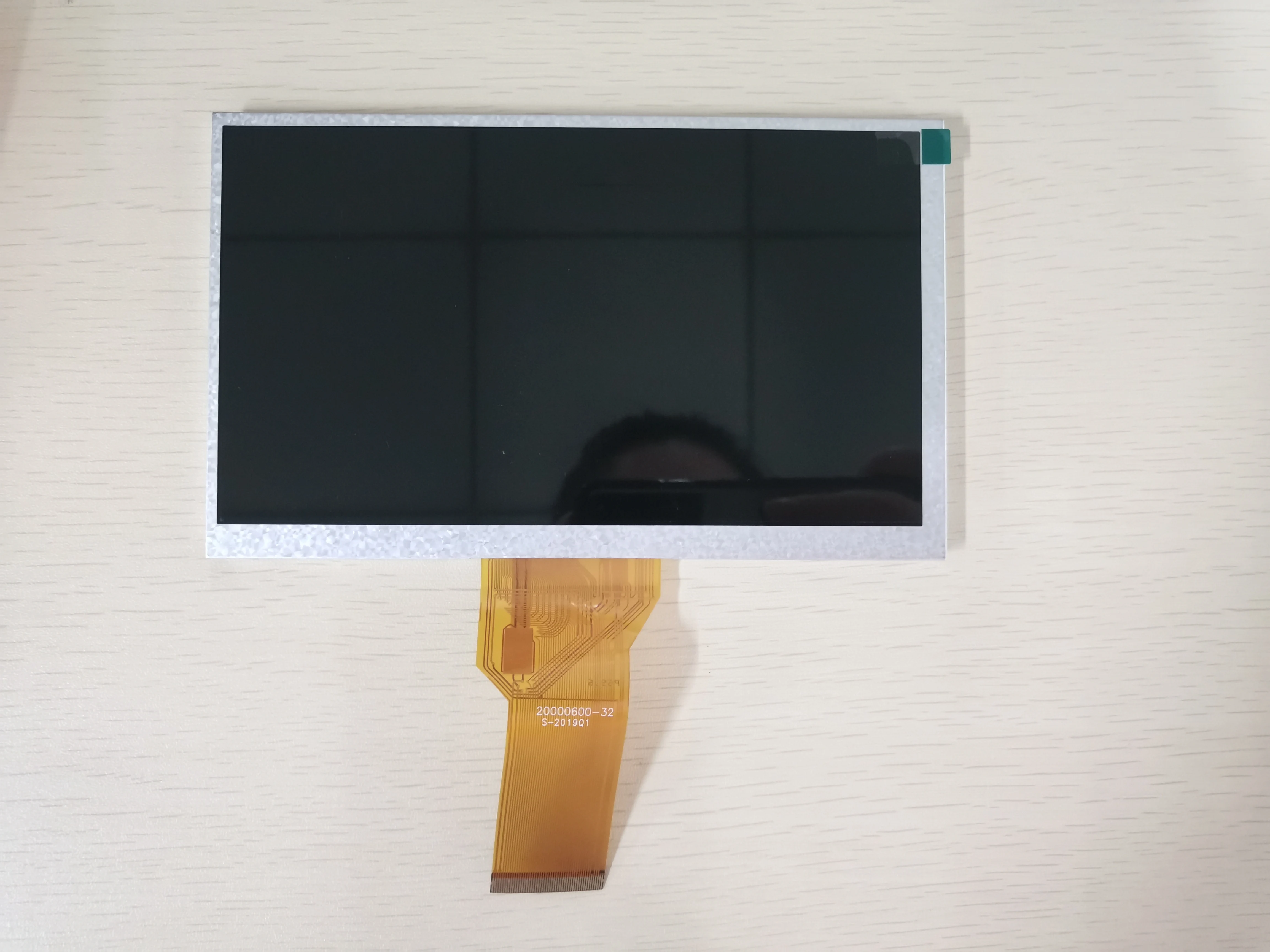 Низкая цена 7 'дюймовый сенсорный экран ЖК-дисплей на основе тонкоплёночной технологии WVGA/800x480 цветная (RGB) = TTL интерфейсом HX8264E + HX8664B 6 & 12 часов просмотра направление