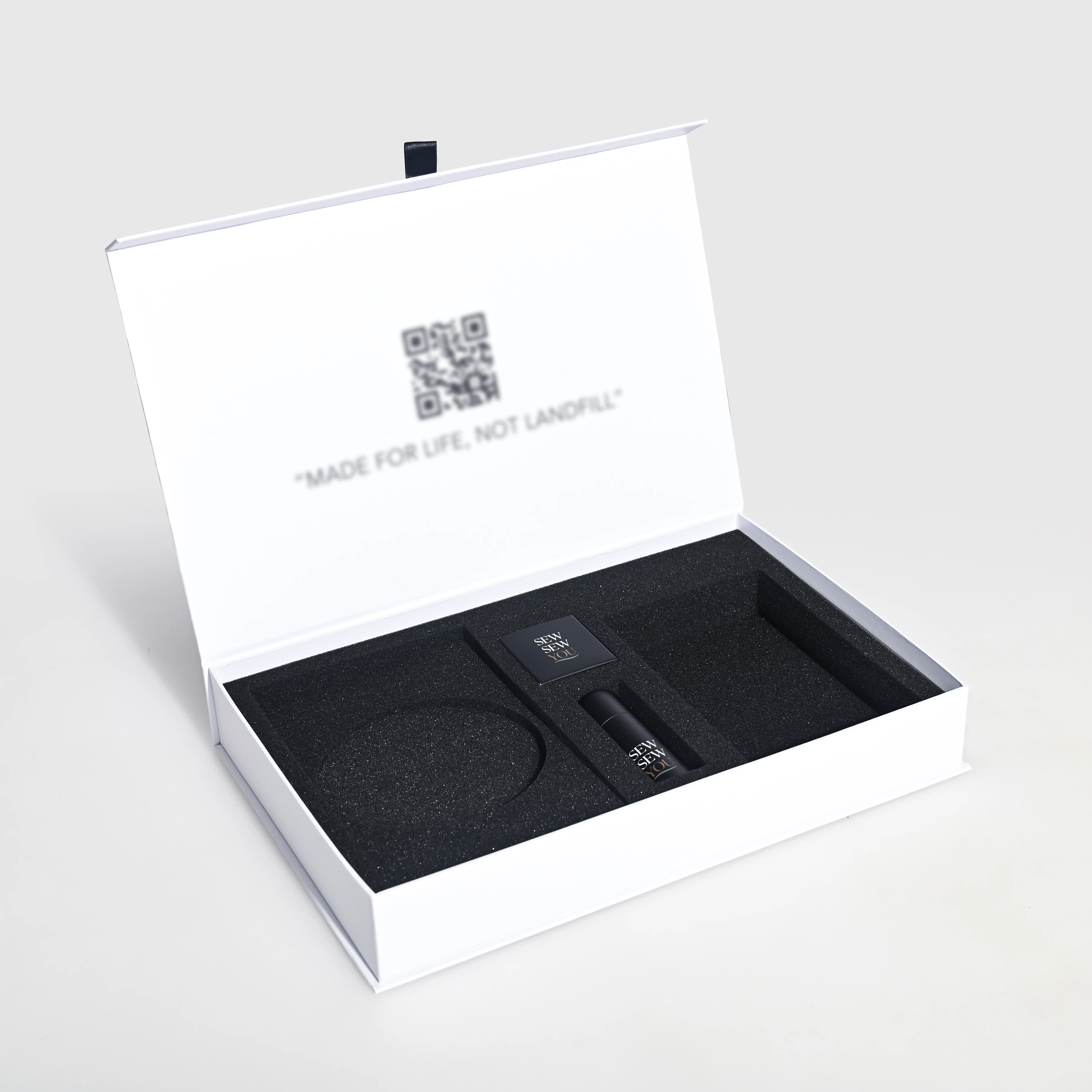 Изготовленный на заказ логотип белый дизайн роскошный Магнитный косметический набор для ухода за кожей упаковка подарочная коробка со вставкой из пенопласта