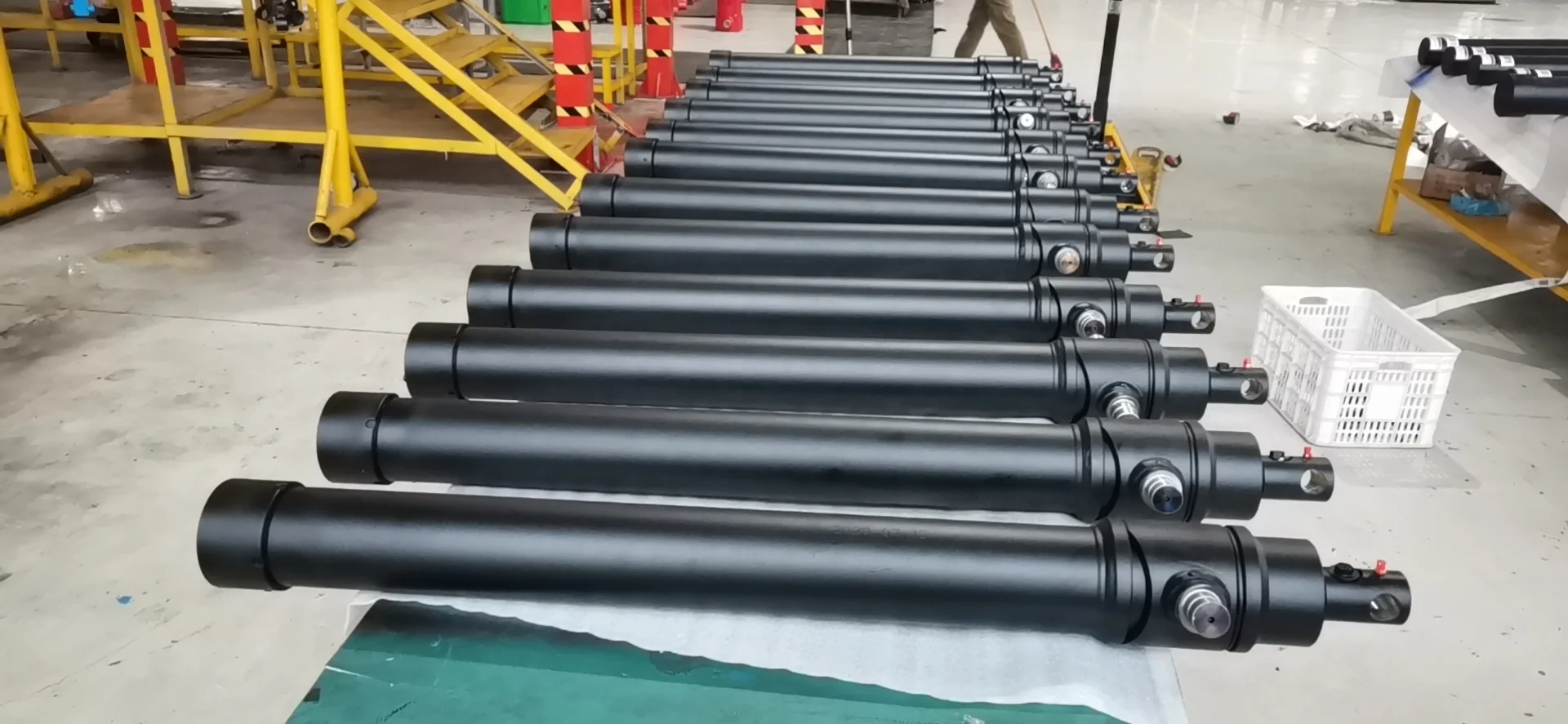 HTC-10833 - ORB 12 Tons 108" Stroke Hydraulic Telescopic Cylinder for Canadian Trailer