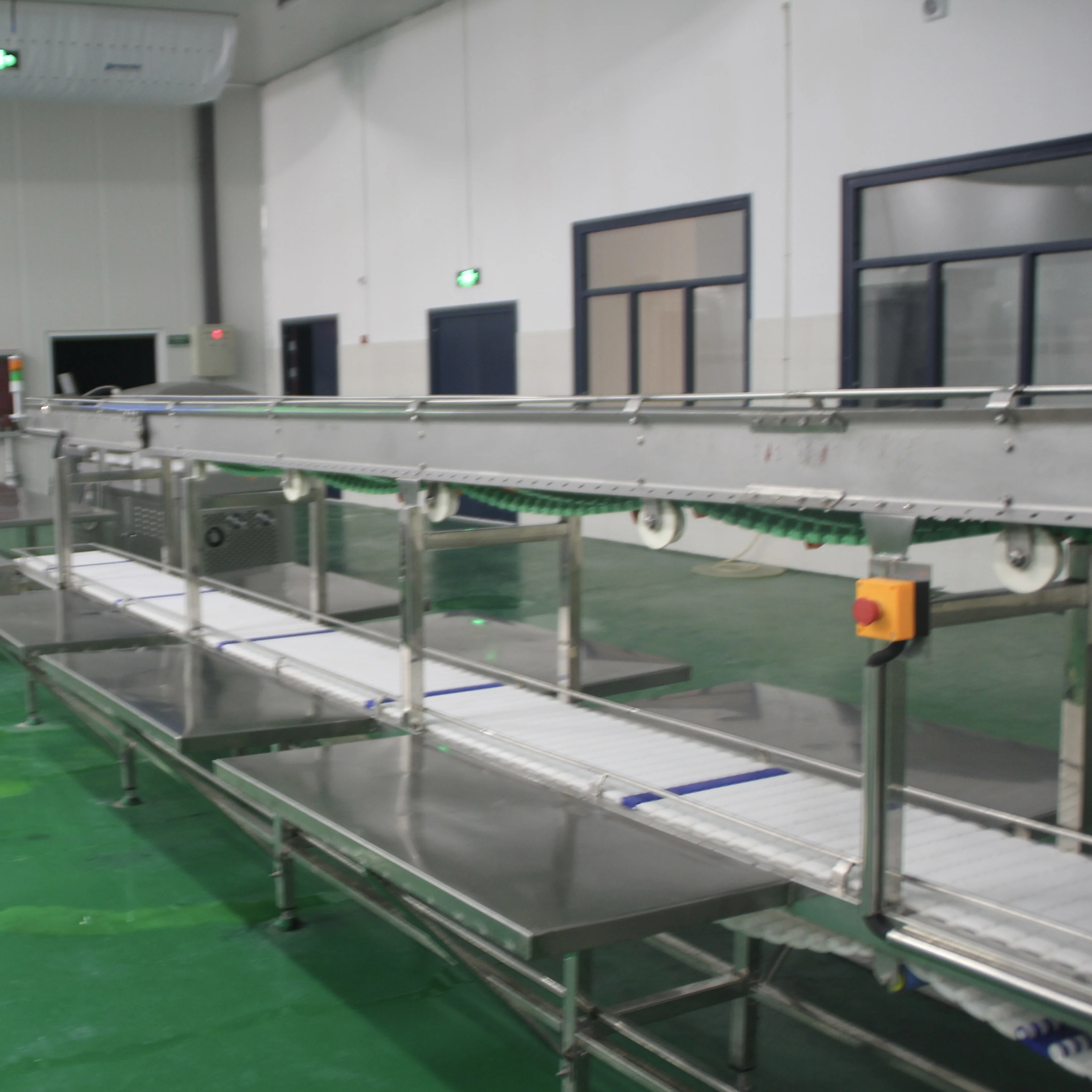 Heavy duty meat processing conveyor for industrial slaughterhouse facilities