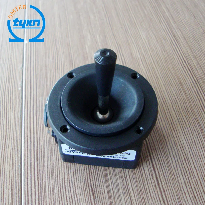 Двойной рычаг управления вращающийся вокруг оси