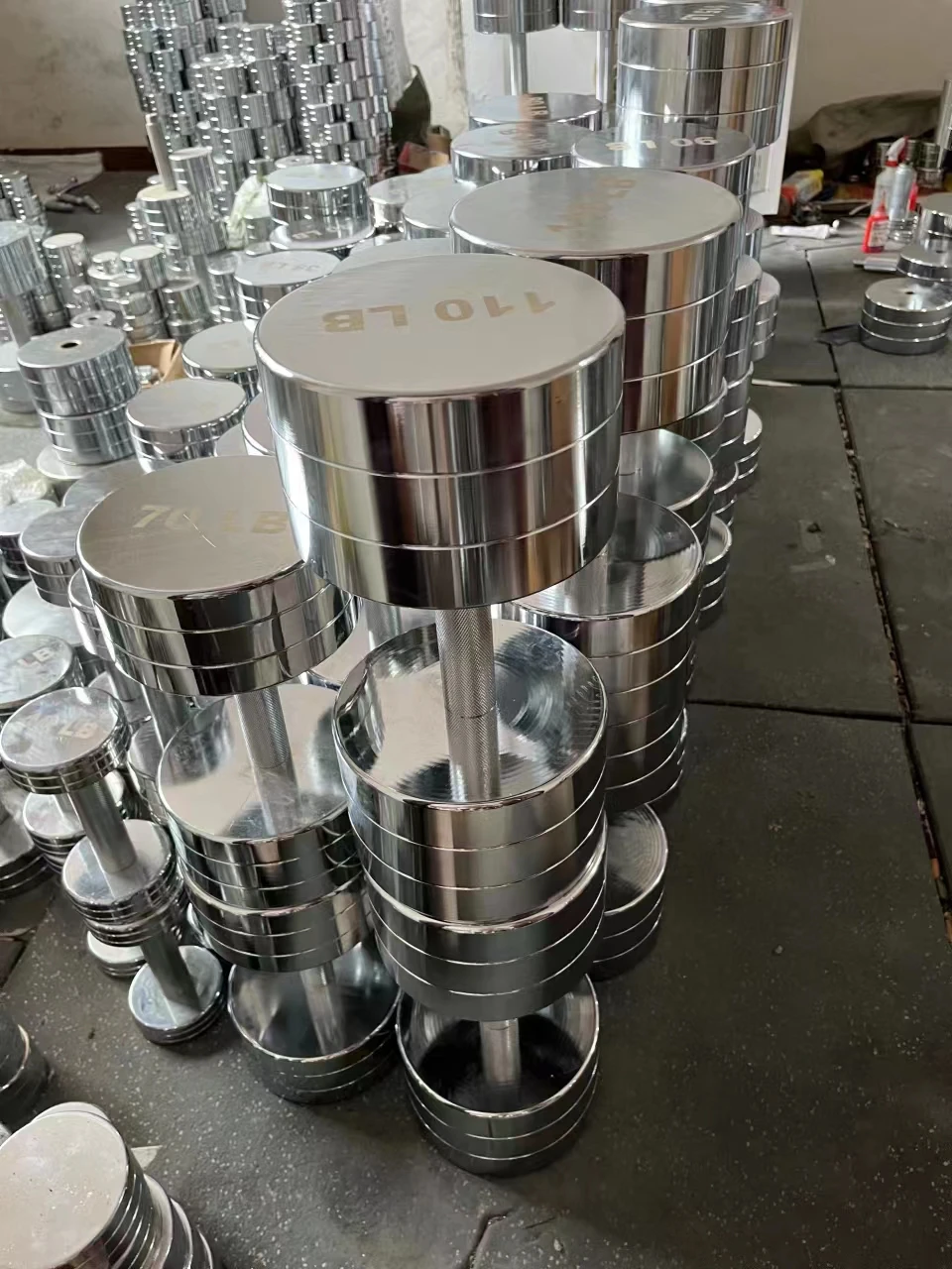 피트니스 웨이트 덤벨 세트 150파운드 덤벨 100kg 라운드 헤드 스틸 덤벨 보디빌딩용