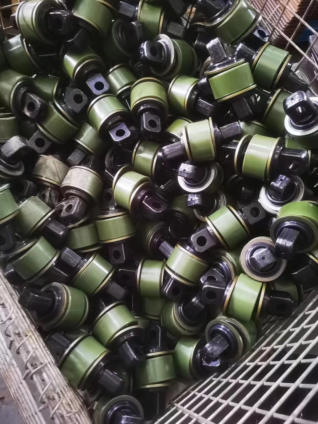 最新デザイントラックトルクロッドブッシング49305-1110新品