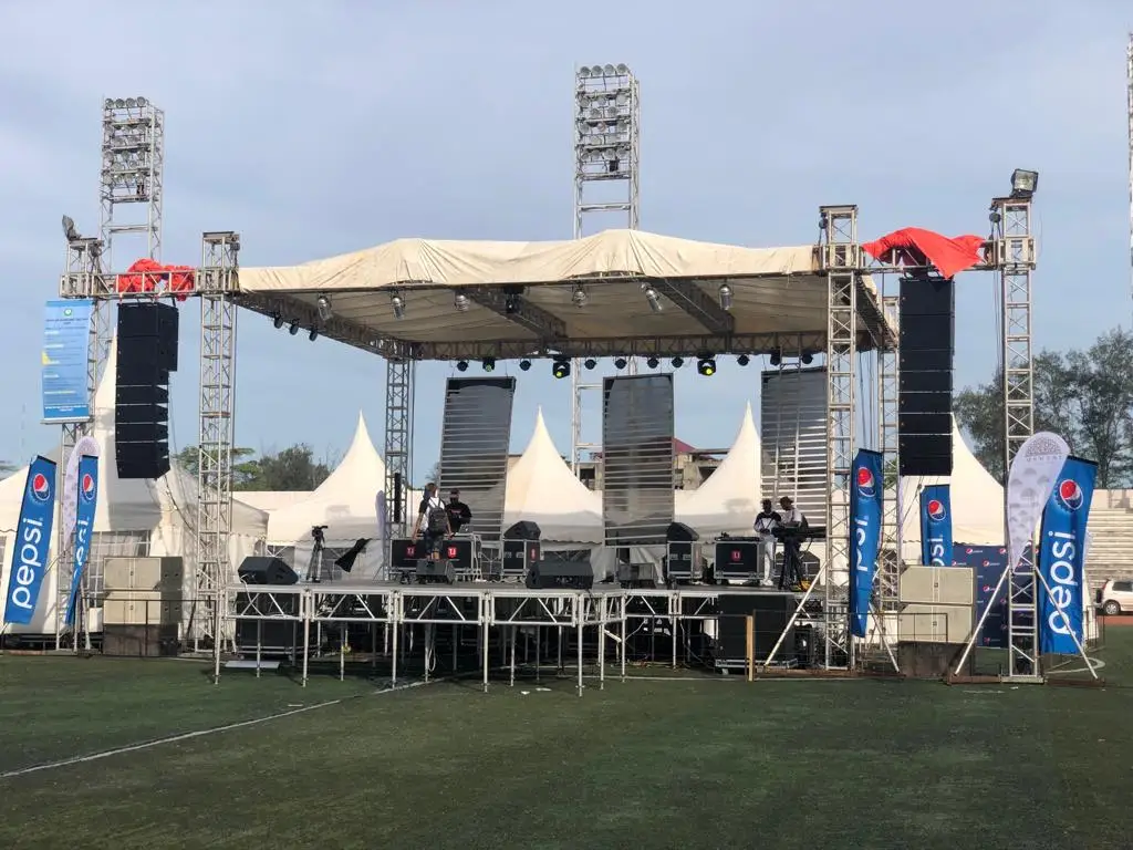 Pro Audio Outdoor Concert Sound System Powerful Dual 10 Inch Two Way  Active Line Array Speakers for Stage Performance