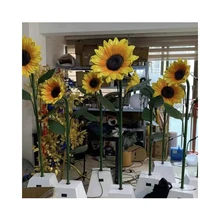 Easy To Install Artificial Sunflower Park Shopping Mall Interactive Device Can Automatically Turn Follow Human