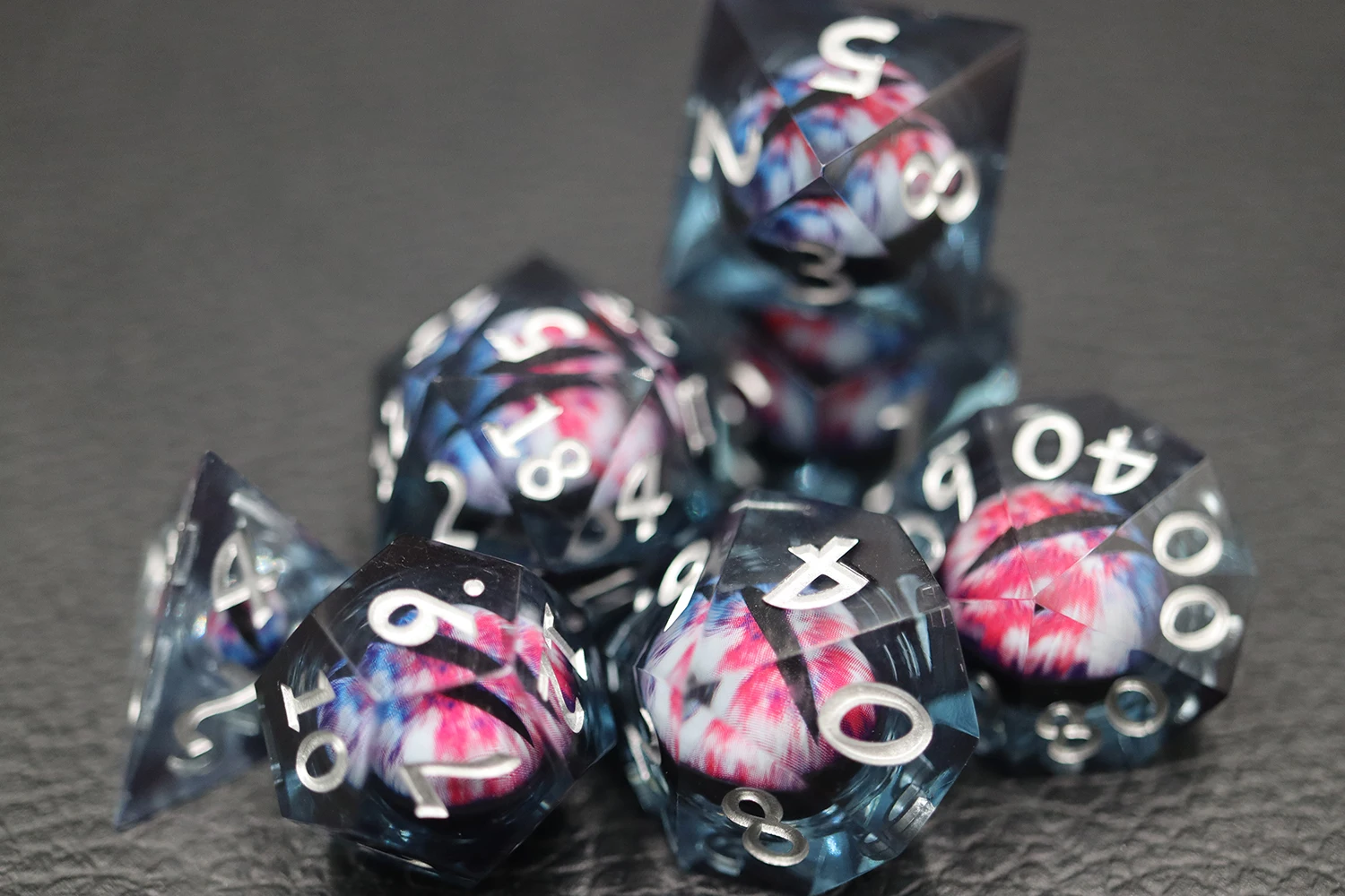 Custom DND RPG Dice Set 7pcs Blood Dragon Eye Liquid Core Resin Board Game Dice supplier