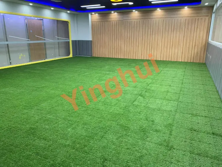 Modular Artificial Grass Turf Indoor Tiles Floor With PP Plastic Base for Balcony Garden