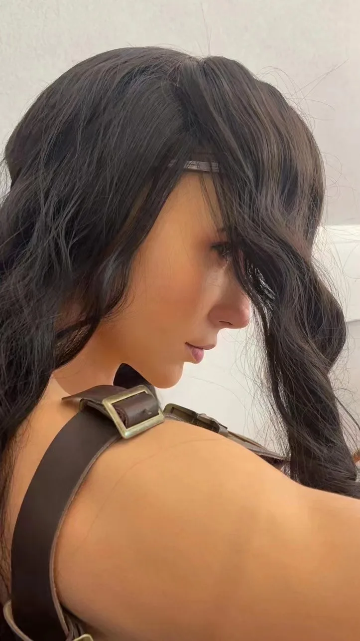 High Quality Realistic Attractive Female Resin Silicone Life Size Wonder Woman Resin Figure Bust Statue for Indoor Decoration