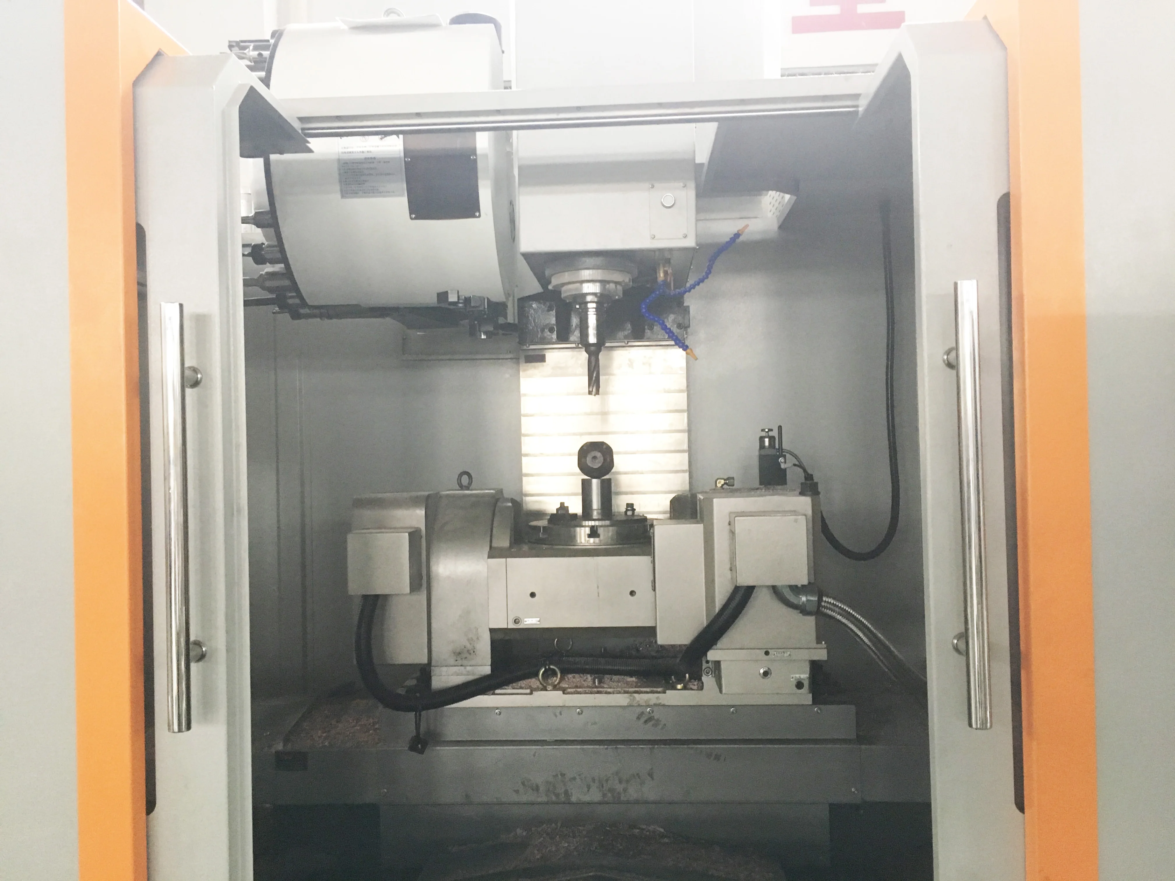 Лучшая цена, вертикальный VMC станок Maxtors с 5 осями, фрезерный обрабатывающий центр с ЧПУ, модель YMC-850 с 5-й осью, наклон и вращающийся стол