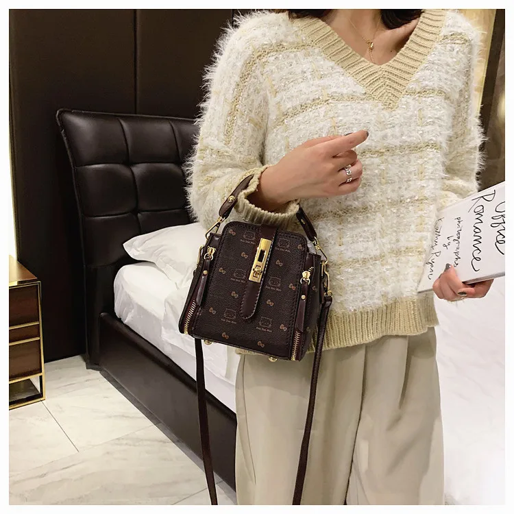 Retro Texture Cat Print Handbags Luxury Leisure Flap Messenger Sac Korean Designer Lady Shoulder Purses Bucket Chains Bolsa