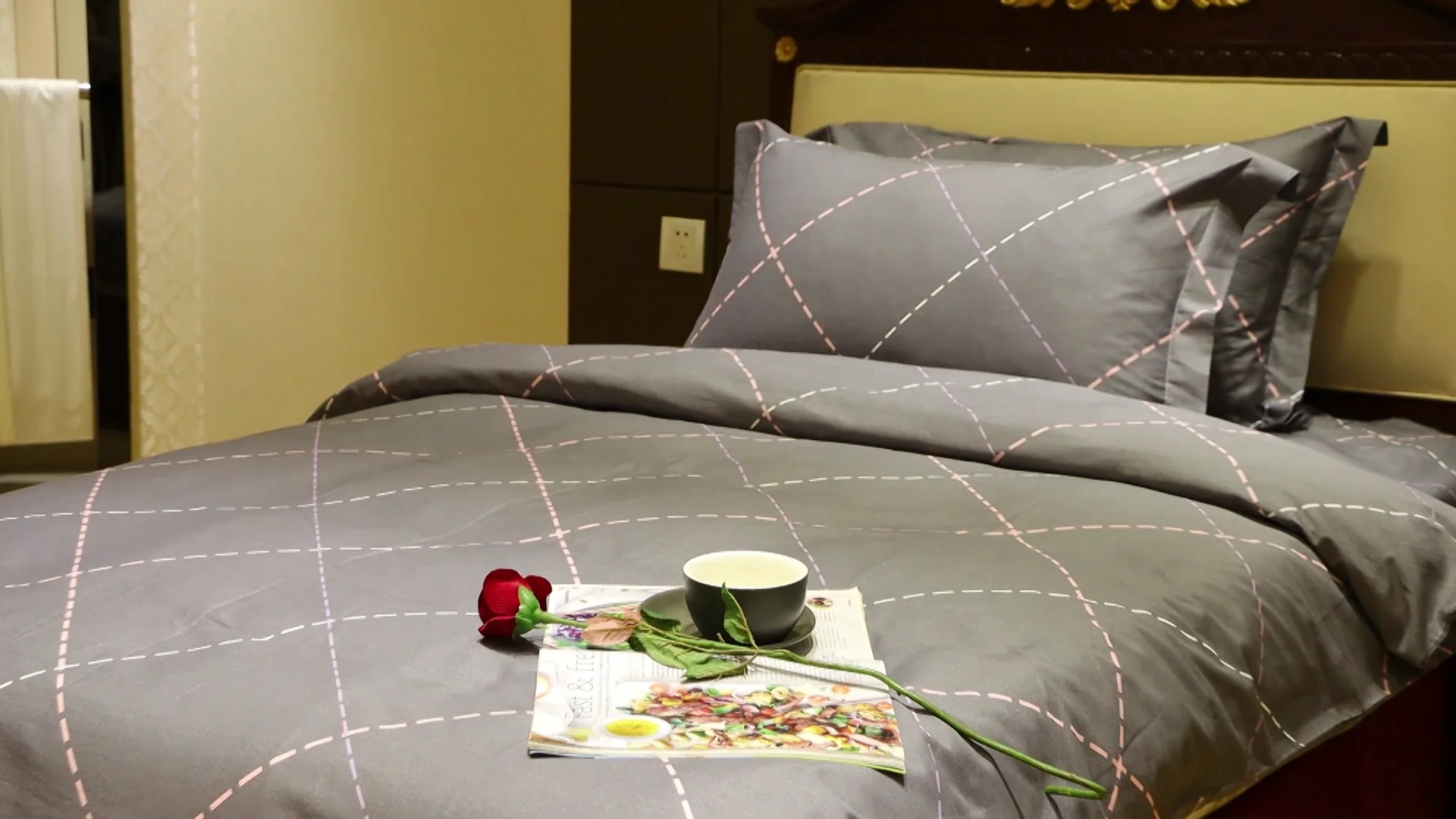COMFORTER SET (04-Pcs Set) - Bareeze Home Expressions: Bed Linen, Bath  Linen, Table Linen and Cushions