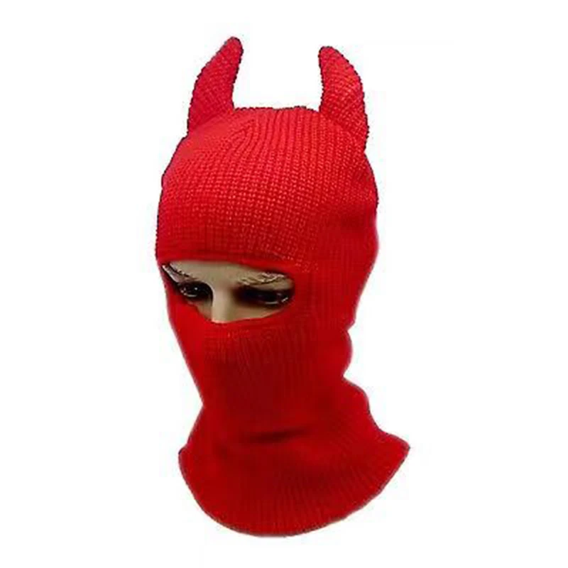 beanie with horns 3.jpg
