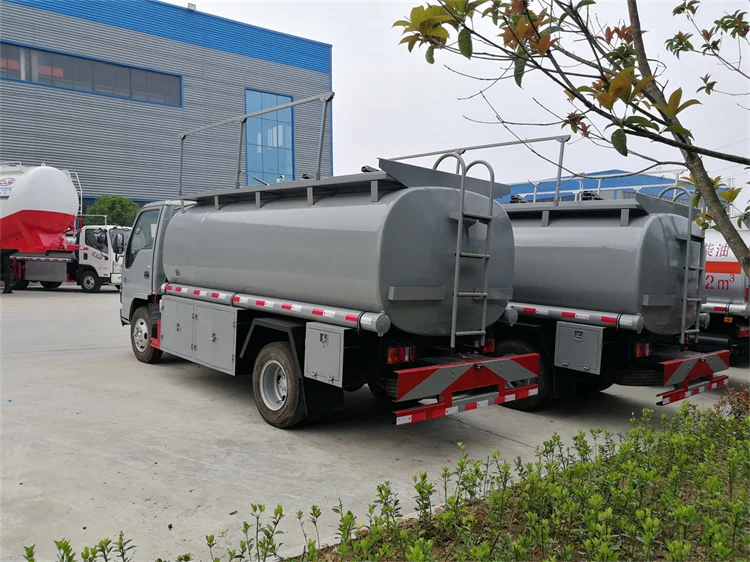Isuzu ELF Mini Fuel Tanker Truck Japan Brand 5000 Liters New Condition Manual Transmission 4x2 Drive Wheel for Oil Storage Reel