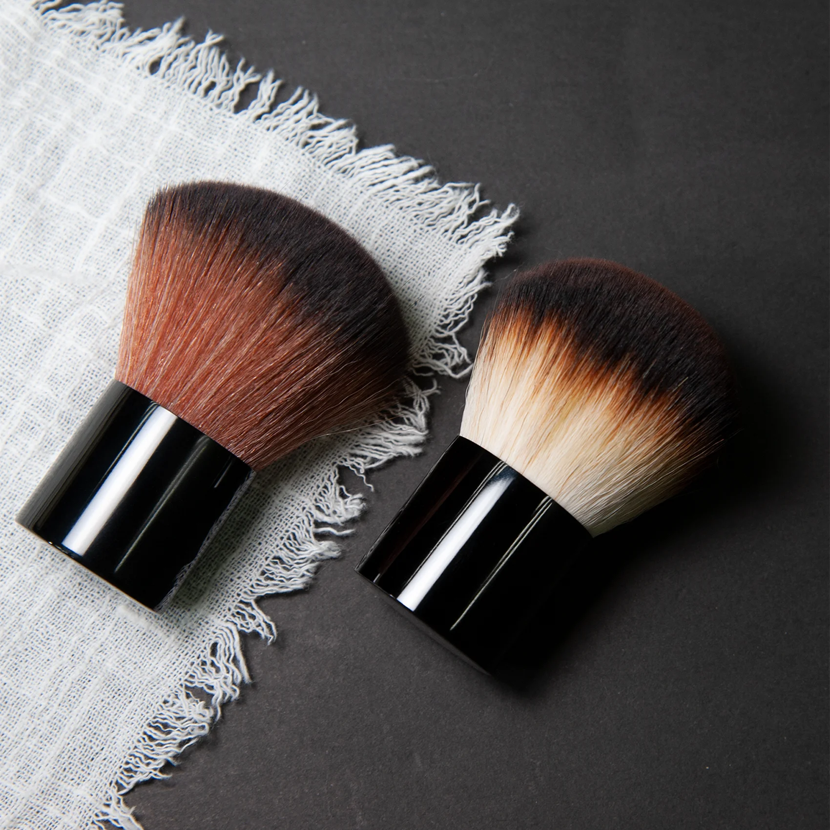 Изготовленный на заказ логотип по индивидуальному заказу оптом кисть Кабуки метка частного назначения кисти для загара щетка с упаковкой и