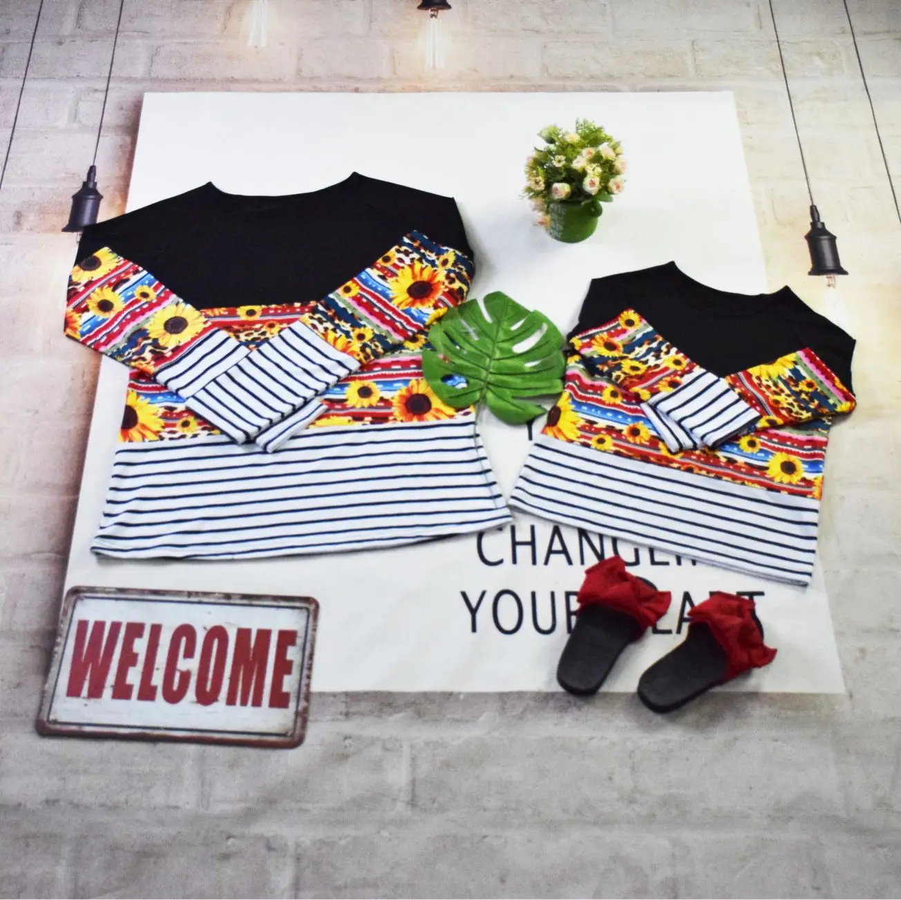 
 MM-090 Новая мода в черной и белой расцветке, в наличии; Платье в полоску и желтого цвета с принтом «Подсолнух», футболки с длинным рукавом Bobo choses для «mommy and me», снижение цен, модная одежда  