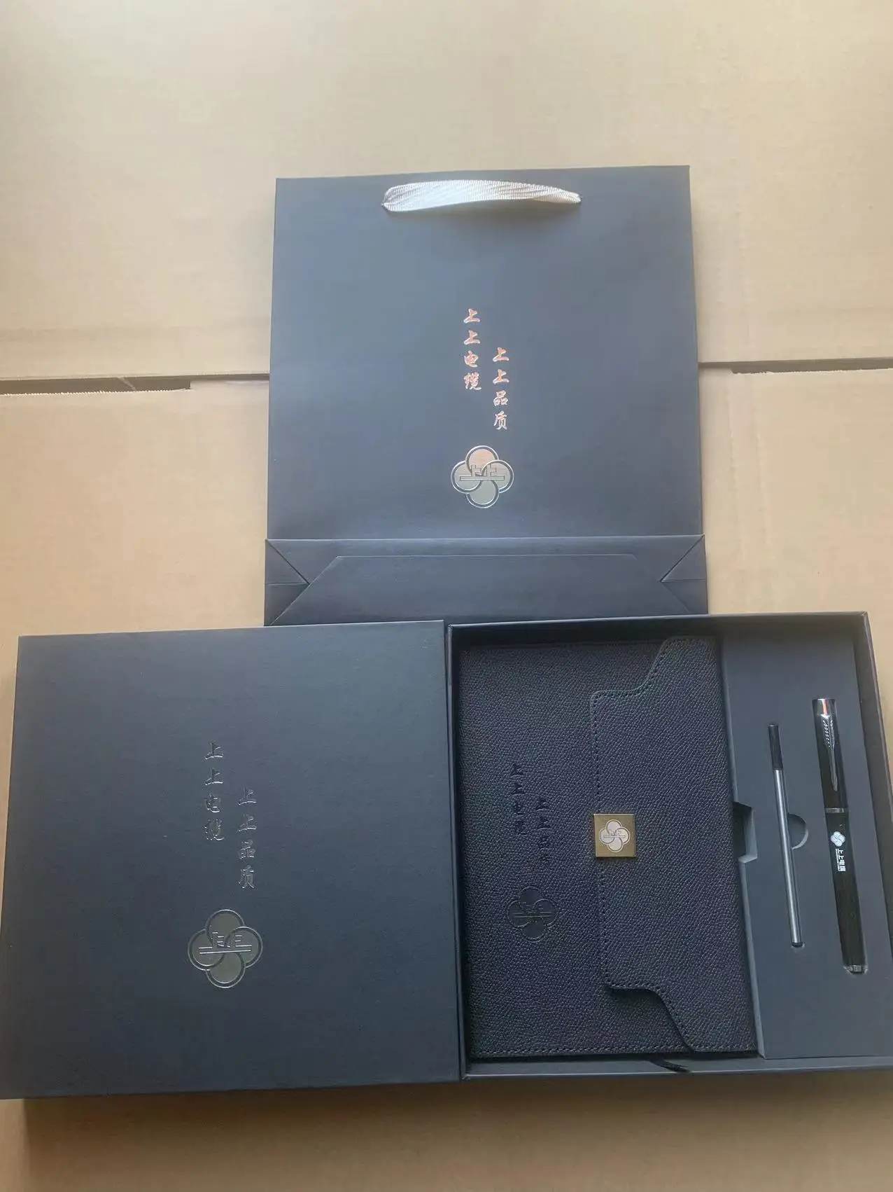Hot Sell Luxury Business Gifts Box Set A5 Treefold Notebook With 16g