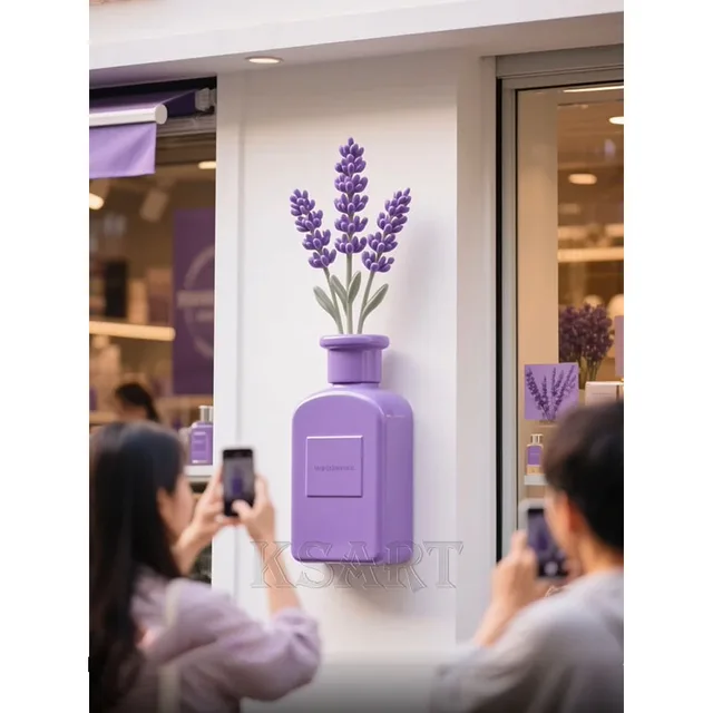 A Creative Perfume Bottle Sculpture Ornament, Made of Fiberglass, Is Placed at the Entrance of the Perfume Store.
