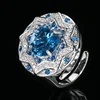 Anillo de cristal azul puntiagudo de tamaño abierto