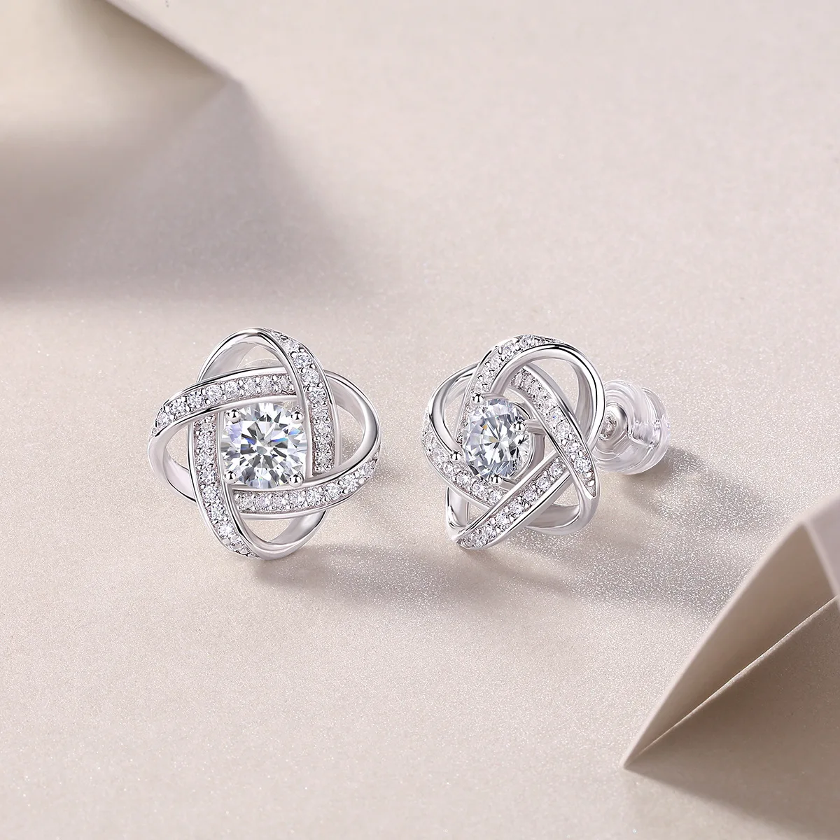 Cross-border Fashion Light Luxury Classic Four-claw Moissanite Stud Earrings Round Brilliant Cut Women's Gift Daily Wear