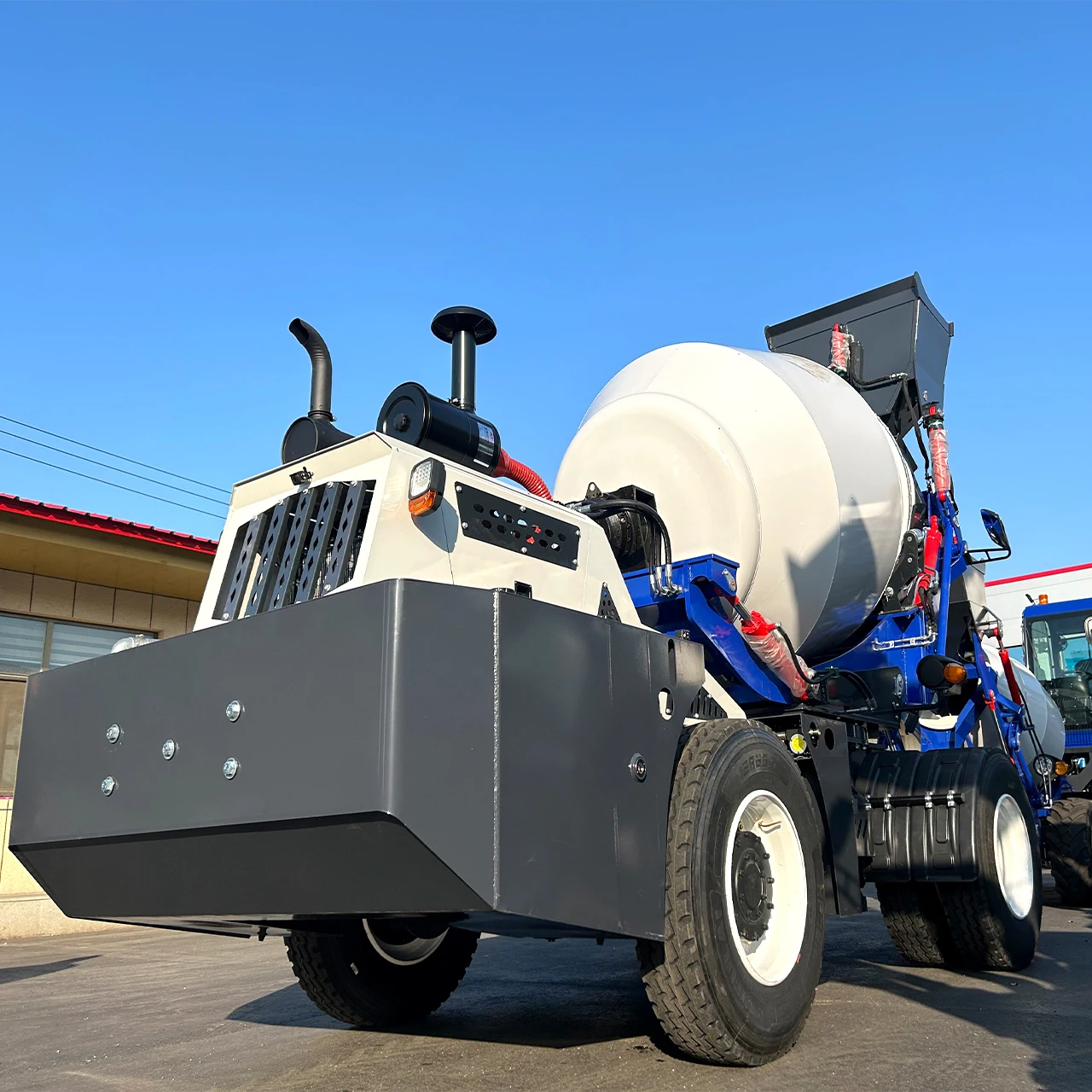 2.0 M3 3m3  4m3 4X4 Diesel Self Loading Concrete Mixer Propelled Small Concrete Mobile Concrete Mixer Truck for Sale