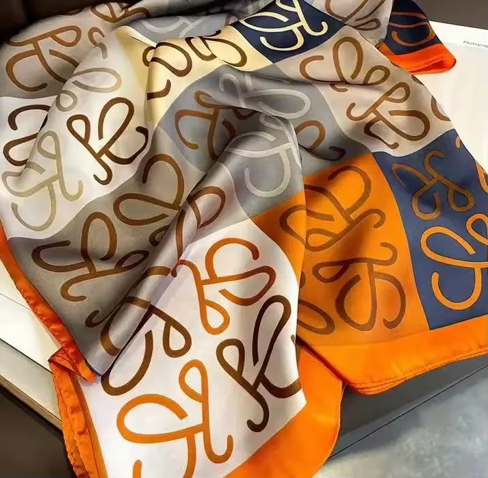 週セール中女王蜂 スカーフqb luxury silk scarf 週セール中女王蜂 スカーフqb luxury silk scarf