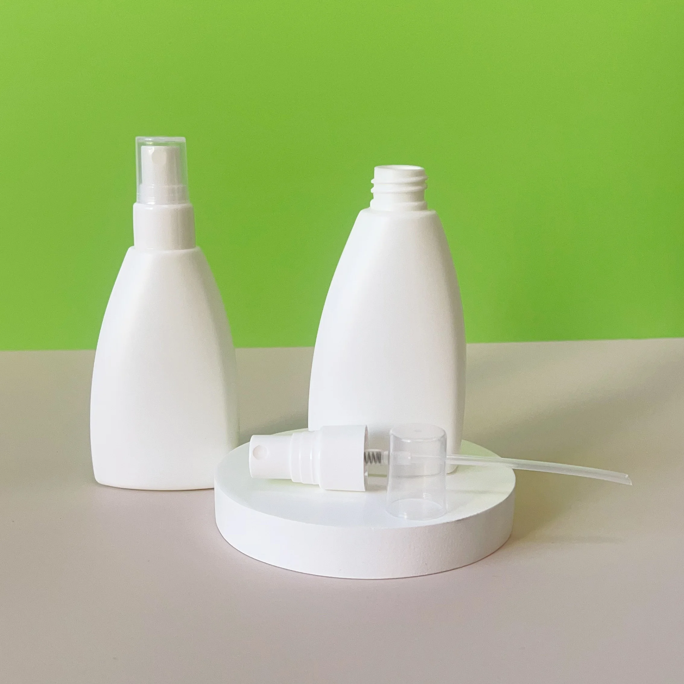 100ml 200ml 300ml Hdpe Unique Triangular Plastic Bottle Cosmetic Shampoo Cosmetic Plastic Bottle