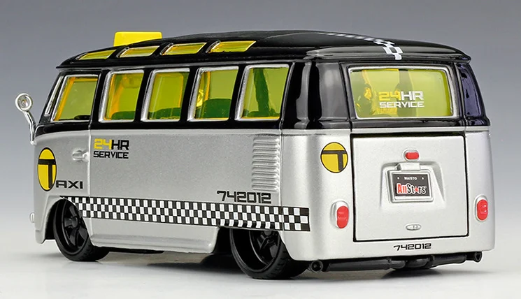 Maisto 1:25 Volkswagen VAN SAMBA Retrofit Emulates The Alloy Car